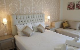 Leonidas Apartments And Suites